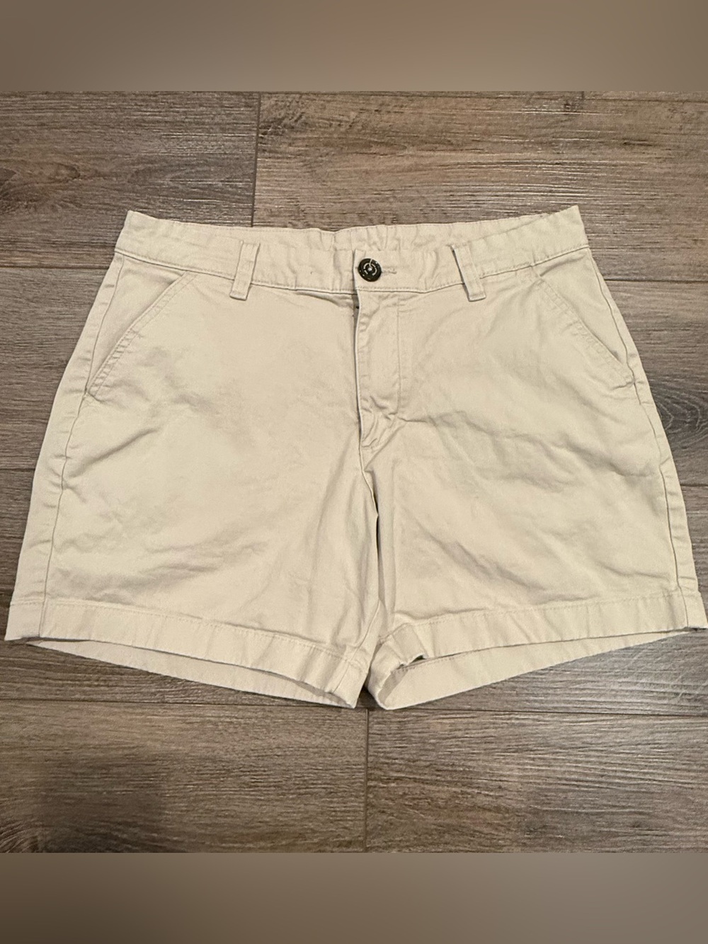 chubbies Men's The Weekend Khaki Shorts, 5.5 inch inseam